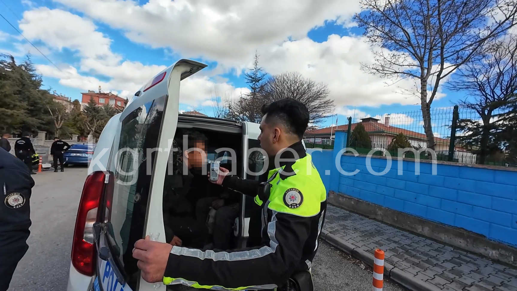 Polisin Dur Ihtarina Uymayan Motosiklet Polise Carpti 1 Yarali1