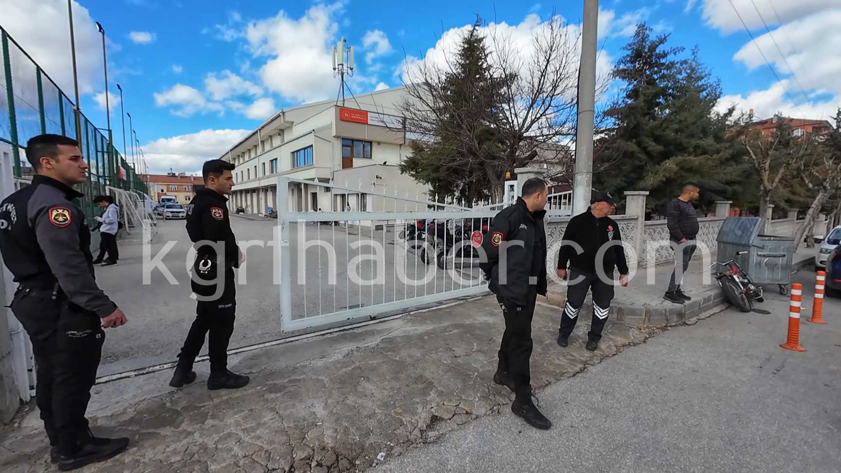 Polisin Dur Ihtarina Uymayan Motosiklet Polise Carpti 1 Yarali5