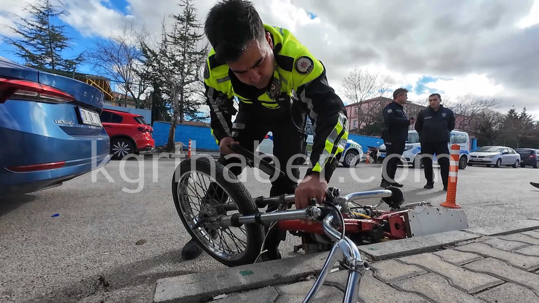 Polisin Dur Ihtarina Uymayan Motosiklet Polise Carpti 1 Yarali8