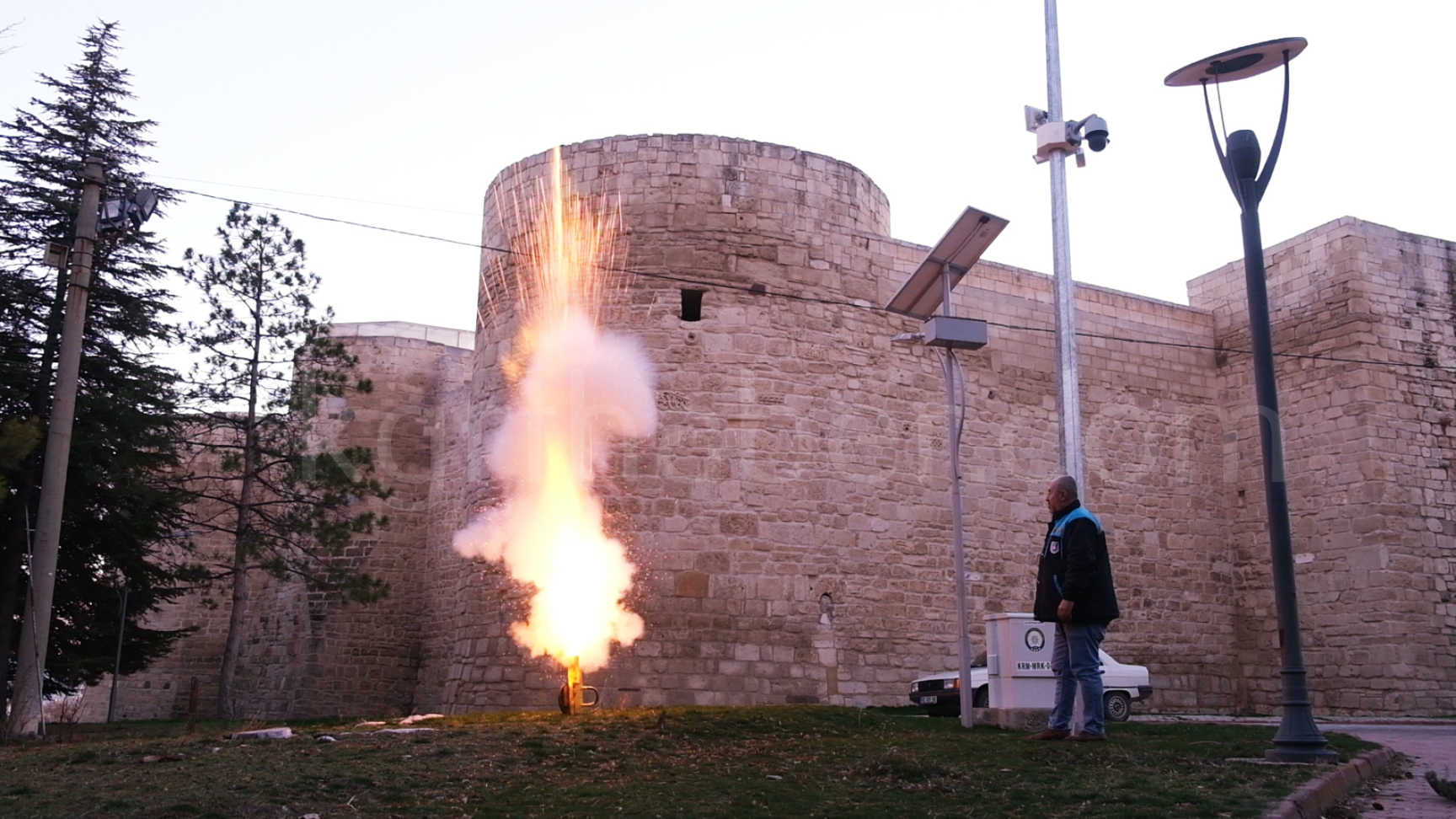 Ramazan Topu Gelenegi Tarihi Karaman Kalesinde Yillardir Yasatiliyor4