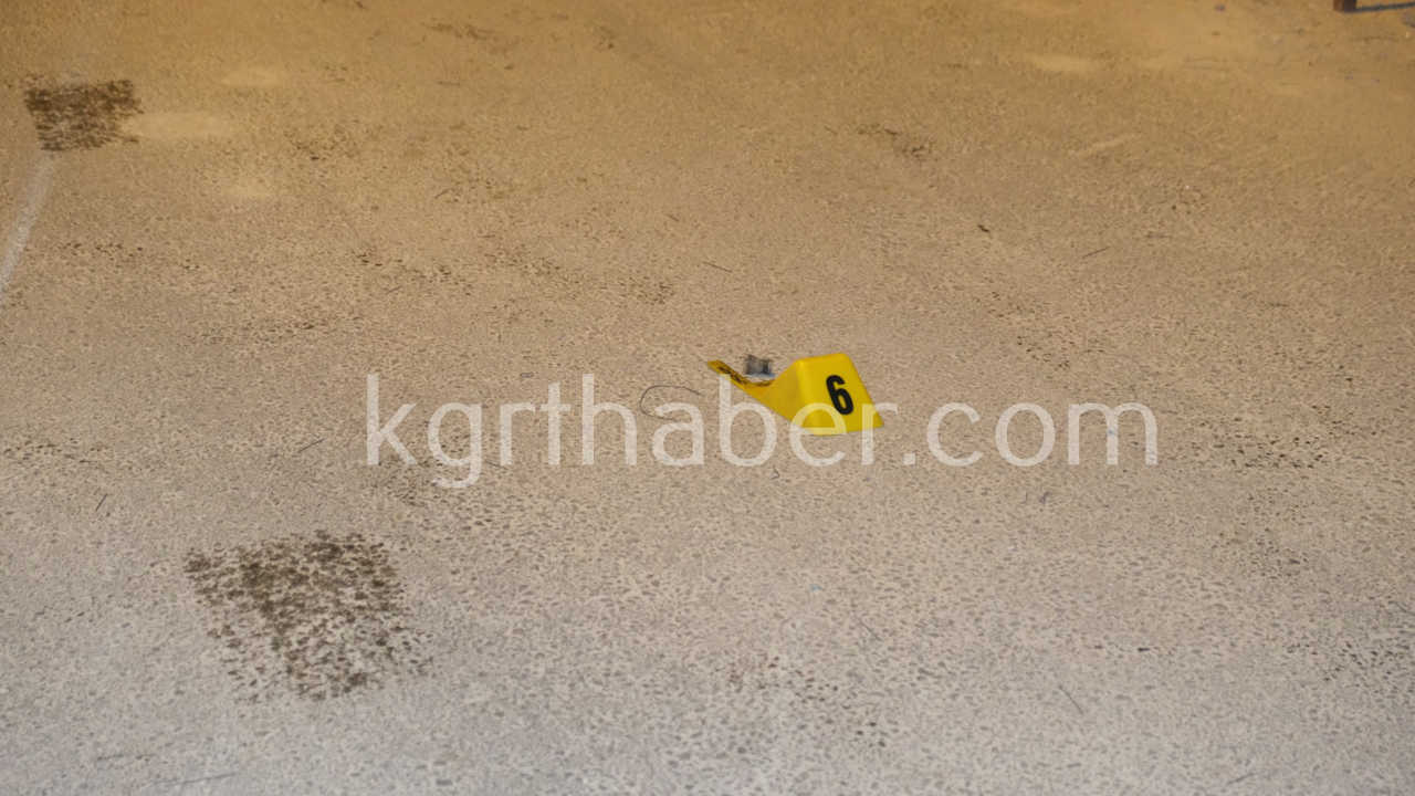 Sahur Vakti Sokak Ortasinda Tufekle Ates Acildi Park Halindeki Arac Hasar Gordu3