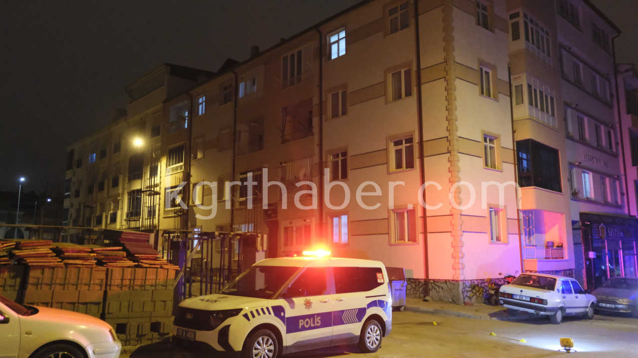 Sahur Vakti Sokak Ortasinda Tufekle Ates Acildi Park Halindeki Arac Hasar Gordu8