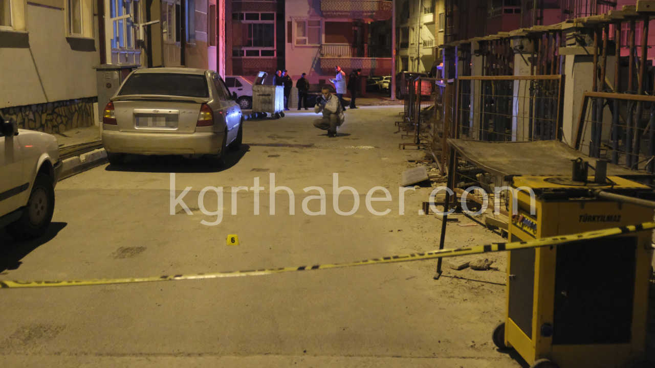 Sahur Vakti Sokak Ortasinda Tufekle Ates Acildi Park Halindeki Arac Hasar Gordu9