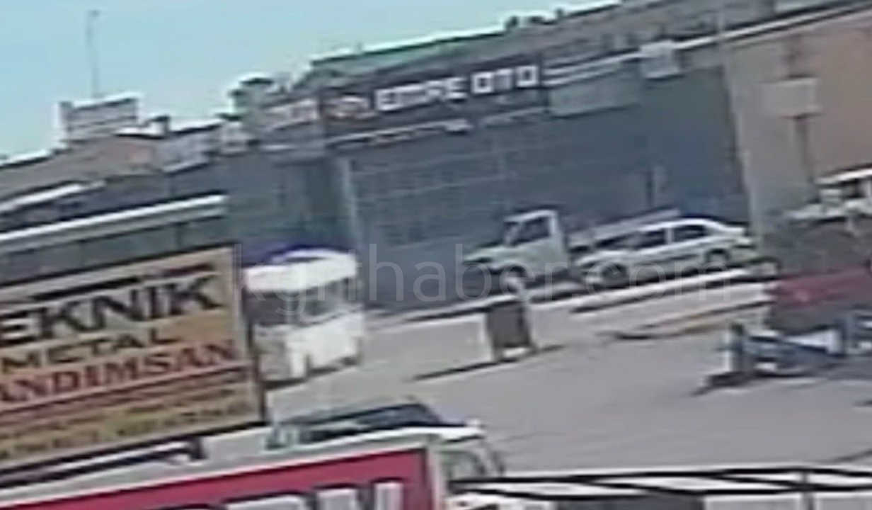 Sanayide Kaza Kamerada Dolmusla Hafif Ticari Arac Carpisti4