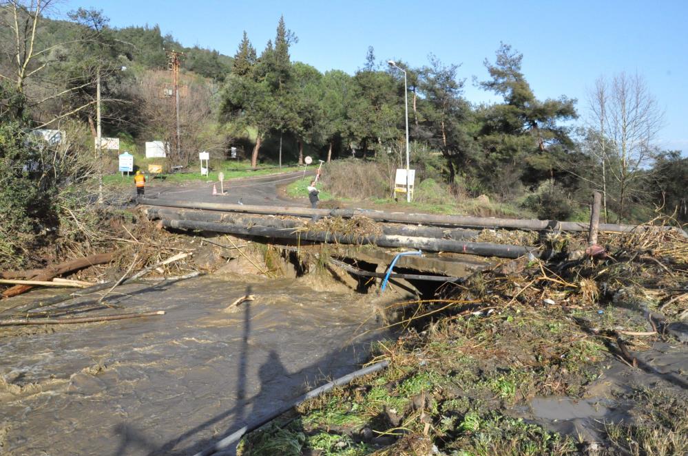 Sel Felaketinde Kopru Yikildi Nehirler Tasti2
