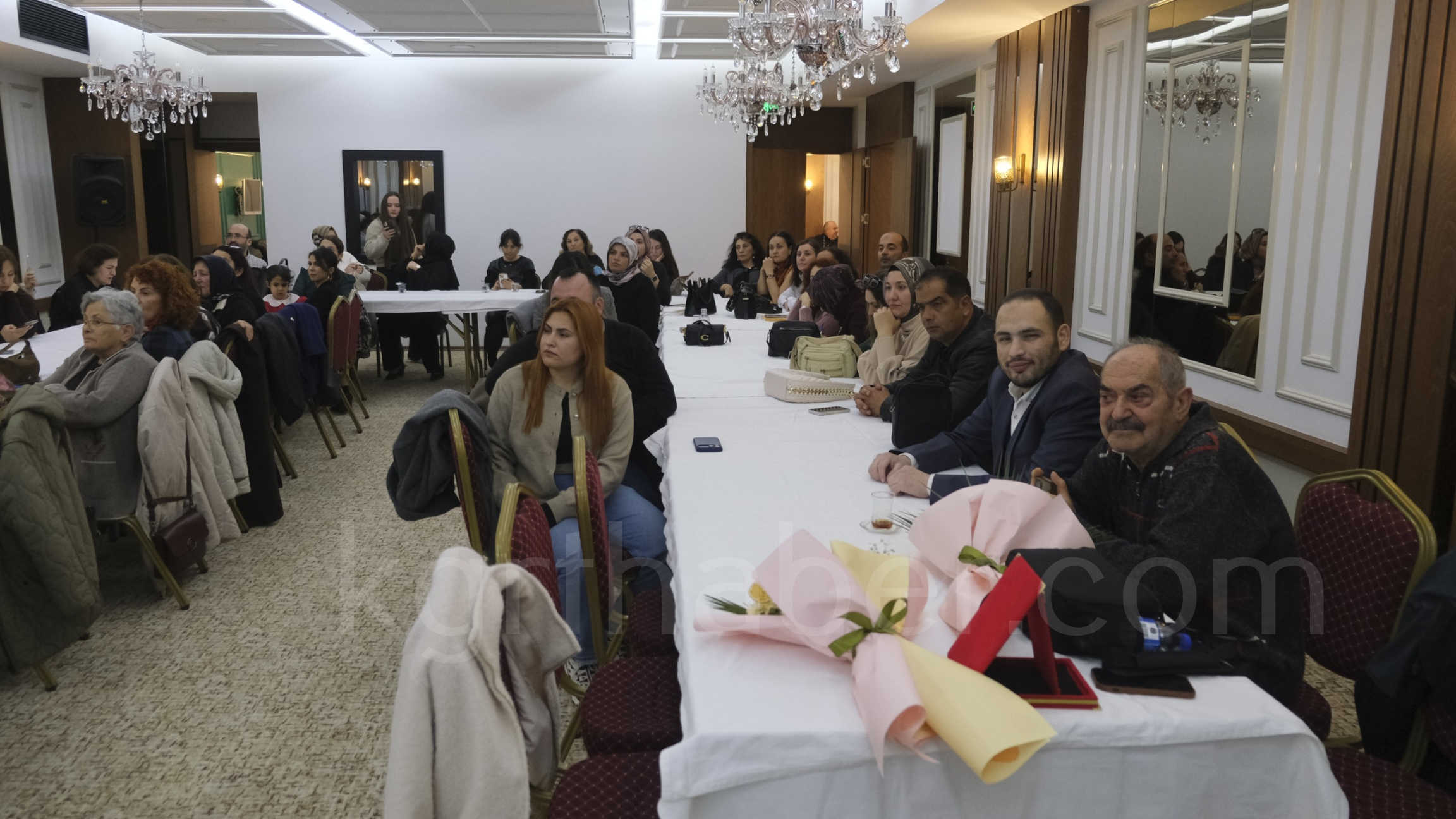 Timsal Karabekir Karamanda Kitap Okurlariyla Bulustu3