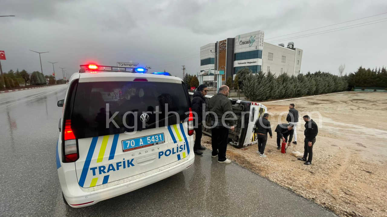 Yagisli Havada Kontrolden Cikan Okul Servisi Sarampole Devrildi5