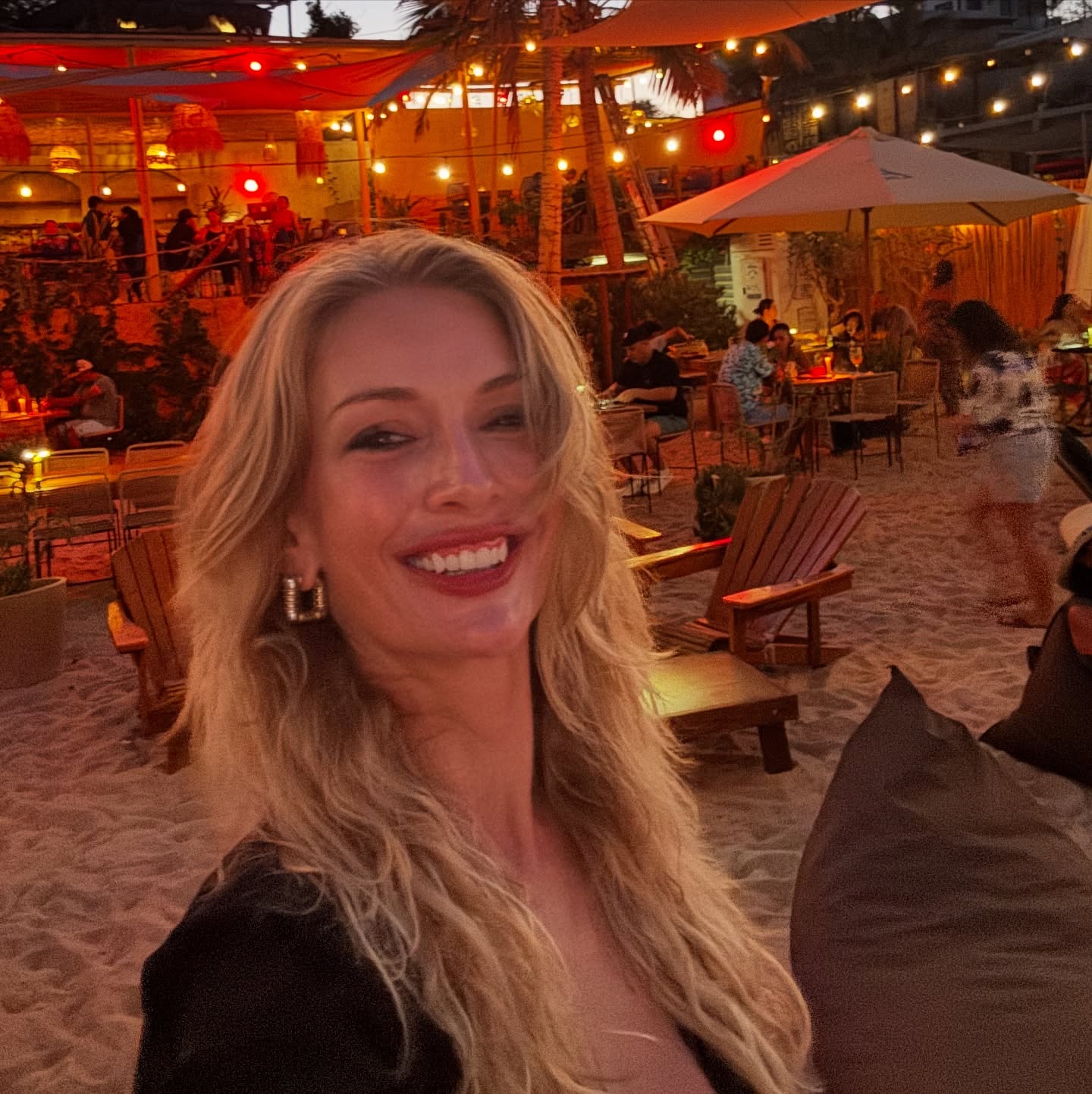 Yasemin Kay Allenden Evlilik Sonrasi Romantik Paylasim (2)