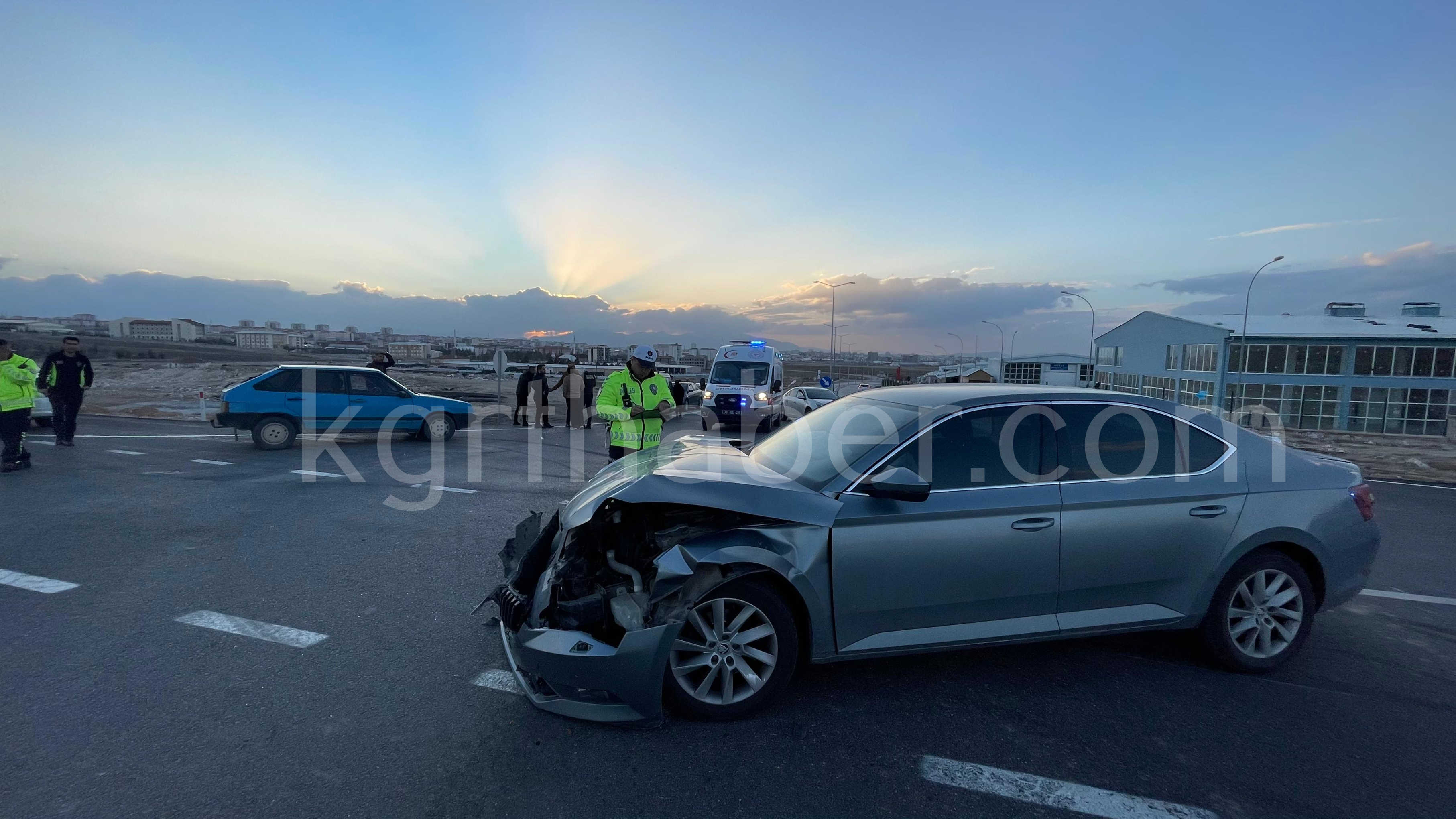 Yeni Cevre Yolunda Iki Otomobil Carpisti 2 Yarali2