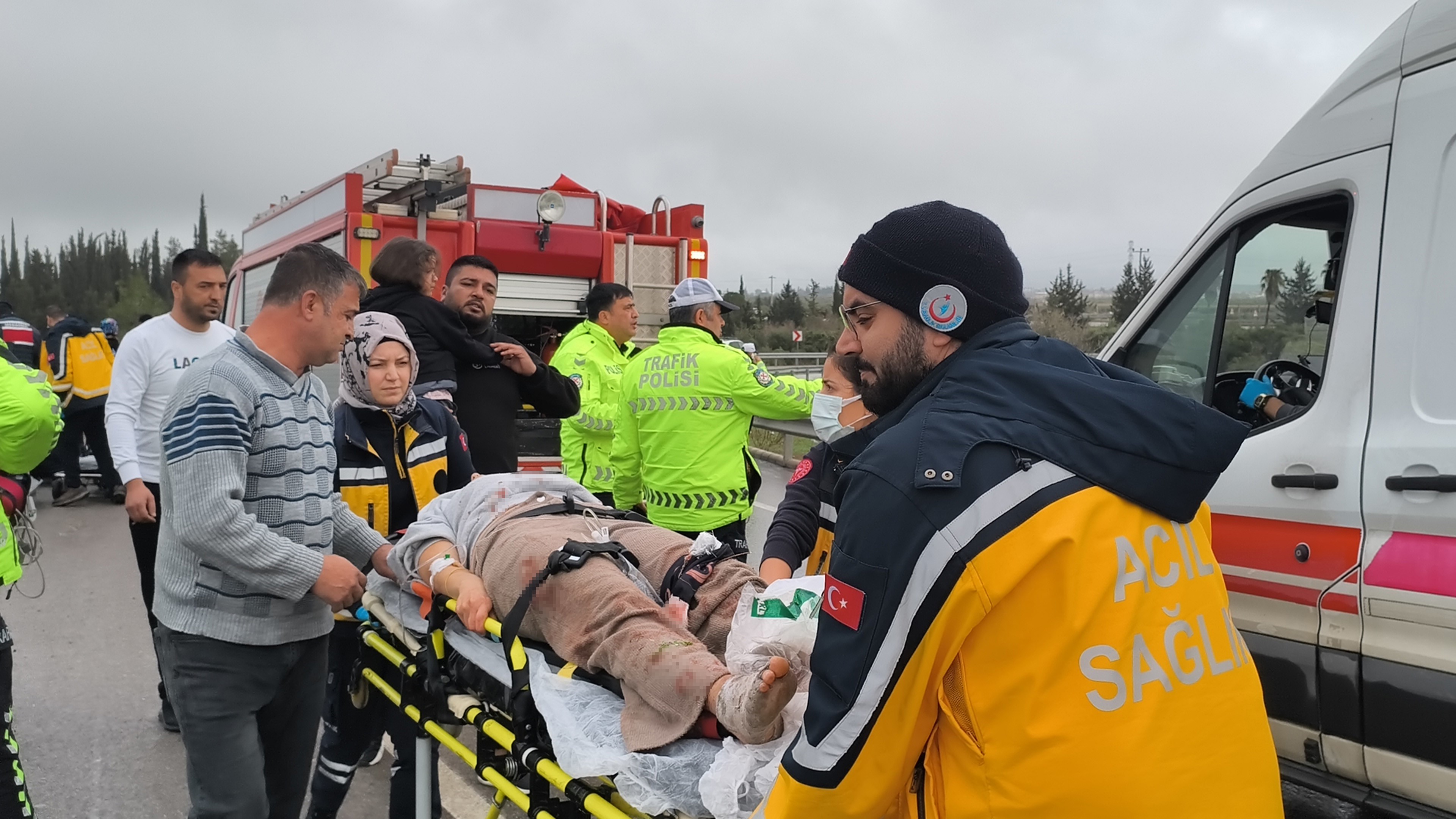 Yolcu Otobusu Sarampole Devrildi Olu Ve Yaralilar Var (2)