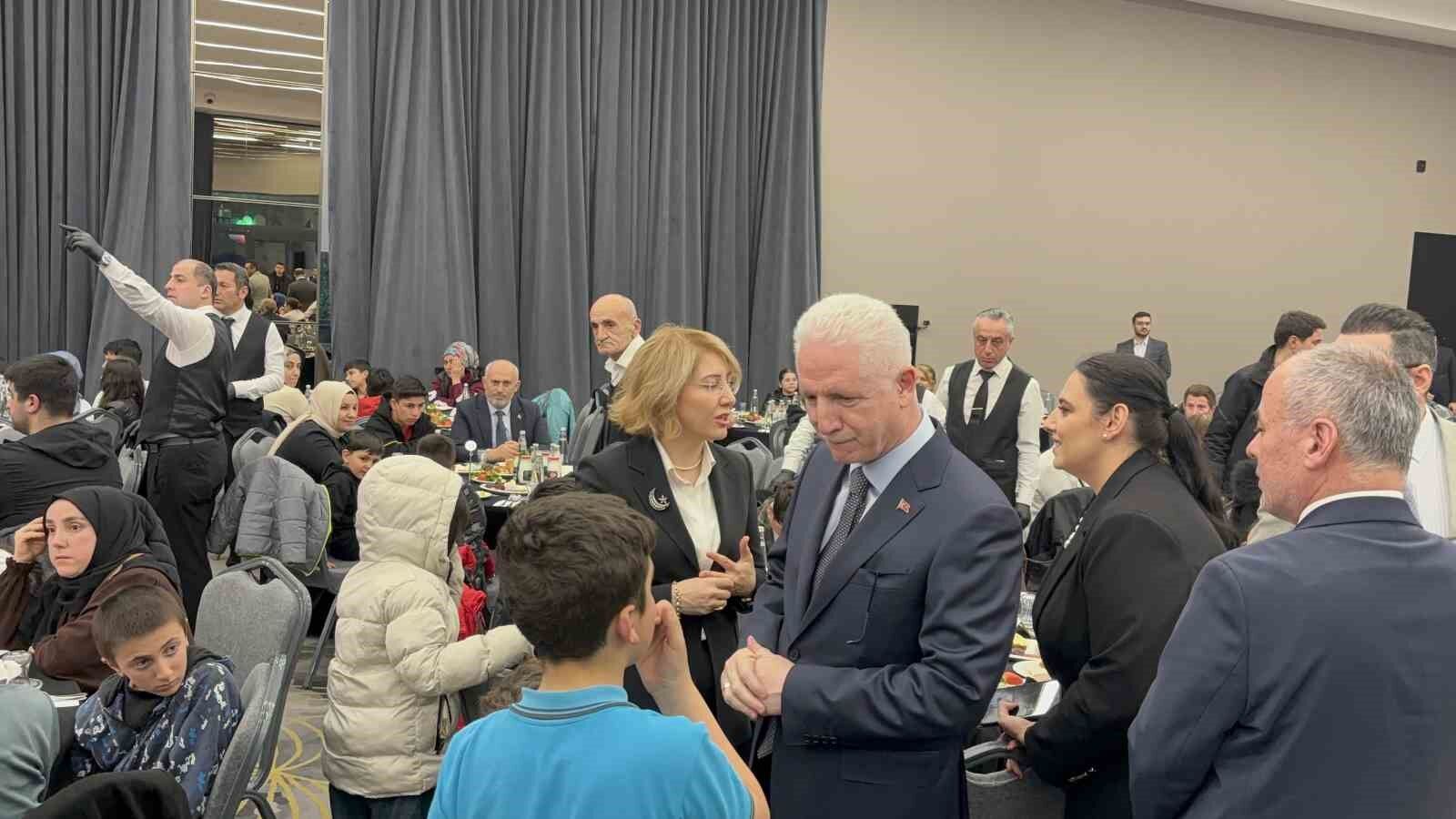 istanbul-valiliginden-ogrencilere-aylik-2-bin-lira-kantin-destegi3