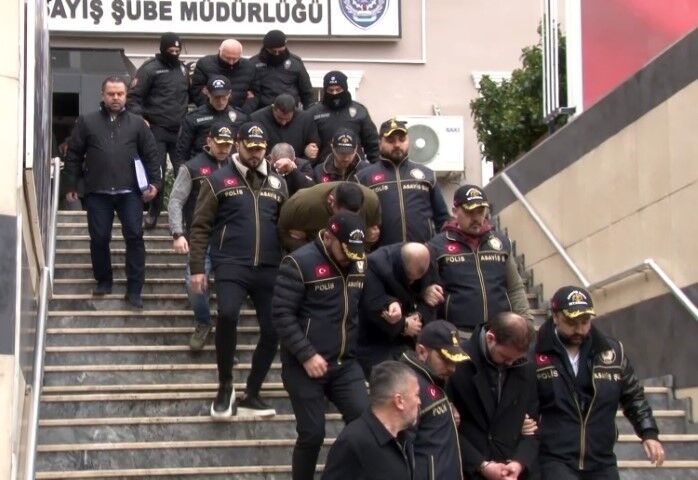 Aleyna Kalaycioglu Ve Annesi Dahil 8 Supheli Adliyeye Cikarildi (2)