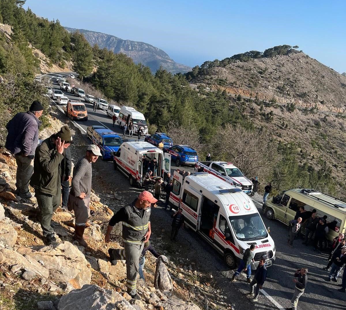 Anamurda Isci Servisi Ucuruma Yuvarlandi Cok Sayida Yarali Ve Olu Var (1)