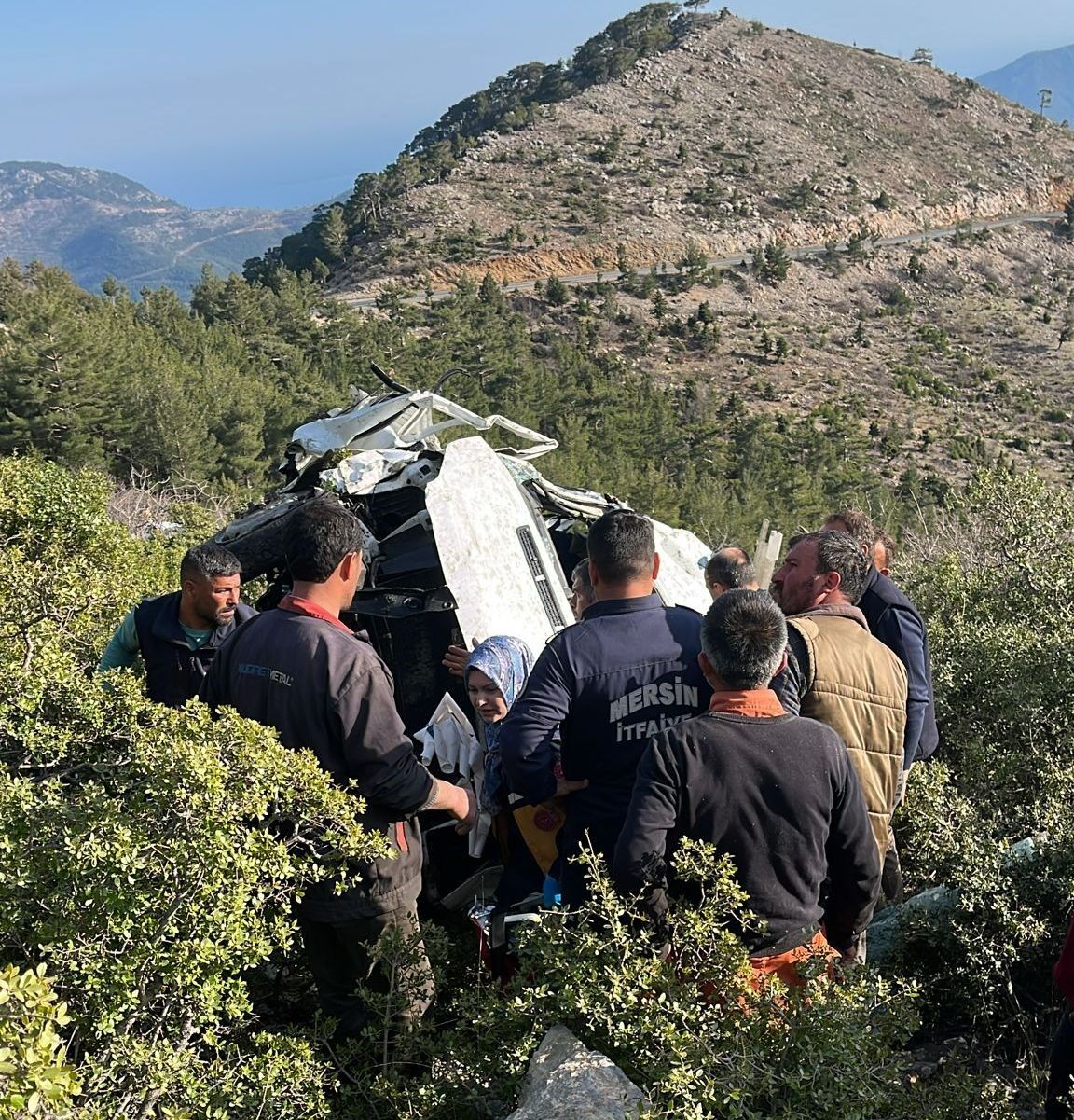 Anamurda Isci Servisi Ucuruma Yuvarlandi Cok Sayida Yarali Ve Olu Var (2)