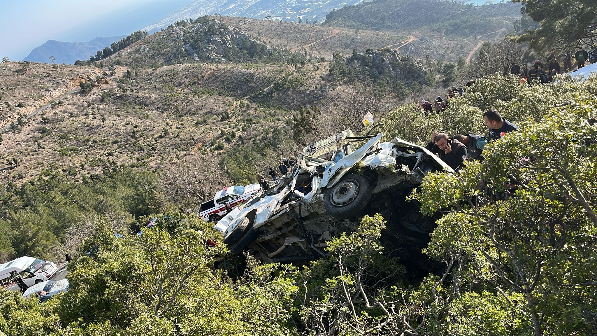 Anamurda Isci Servisi Ucuruma Yuvarlandi Cok Sayida Yarali Ve Olu Var (4)