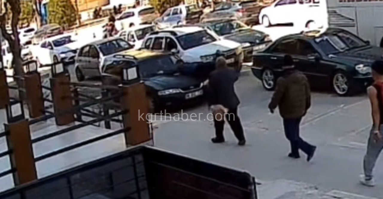 Aniden Yola Firlayan Cocuklara Otomobil Carpti 2 Yarali0