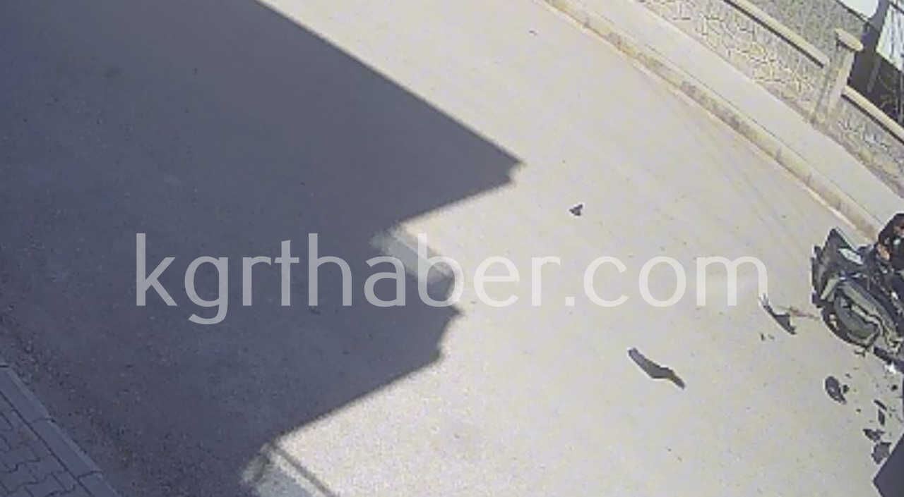 Belediye Otobusuyle Motokuryenin Carpisma Ani Kamerada 1 Yarali0