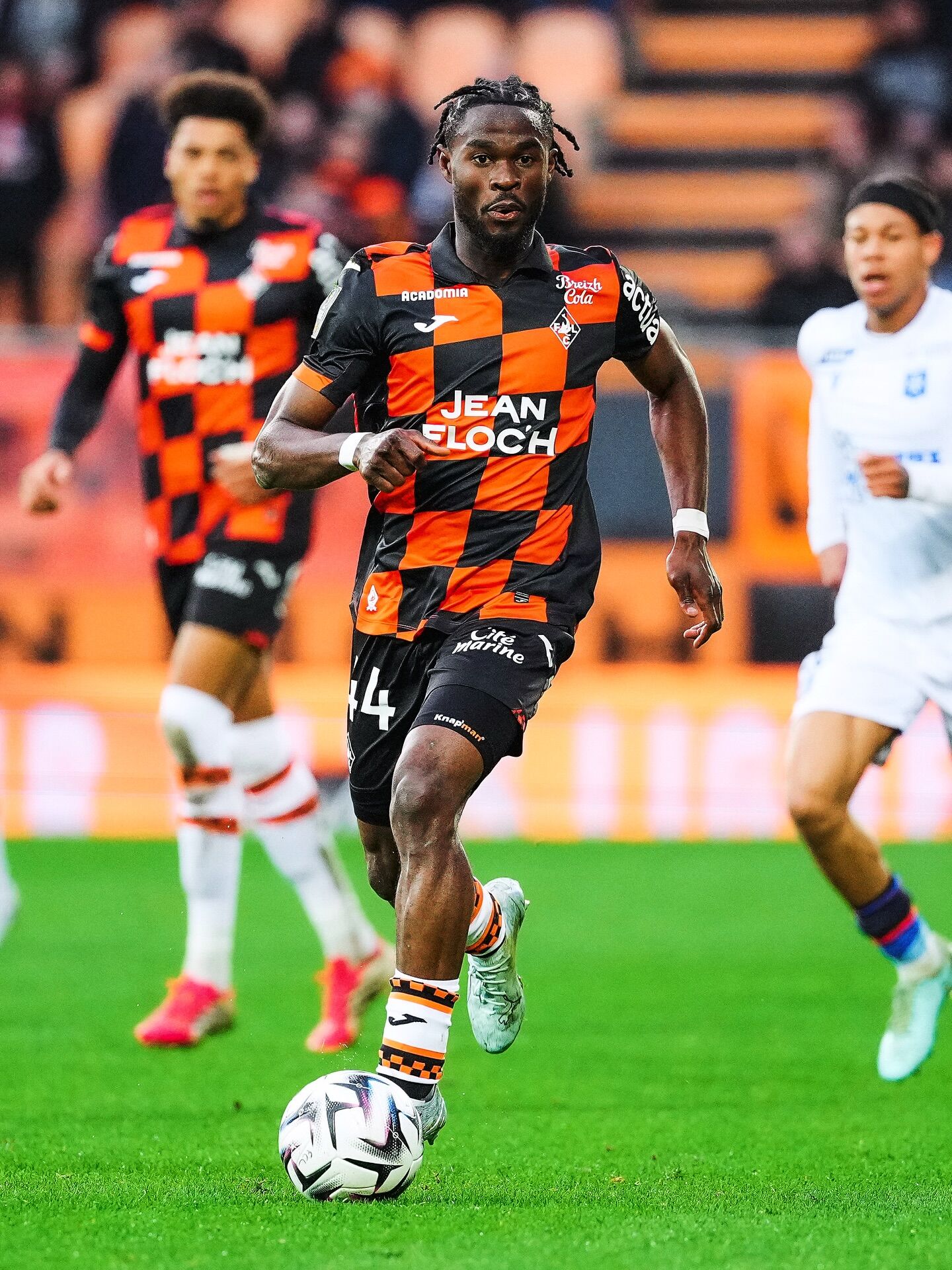 Besiktas Ve Trabzonspor Darlin Yongwa Icin Yarisiyor (1)