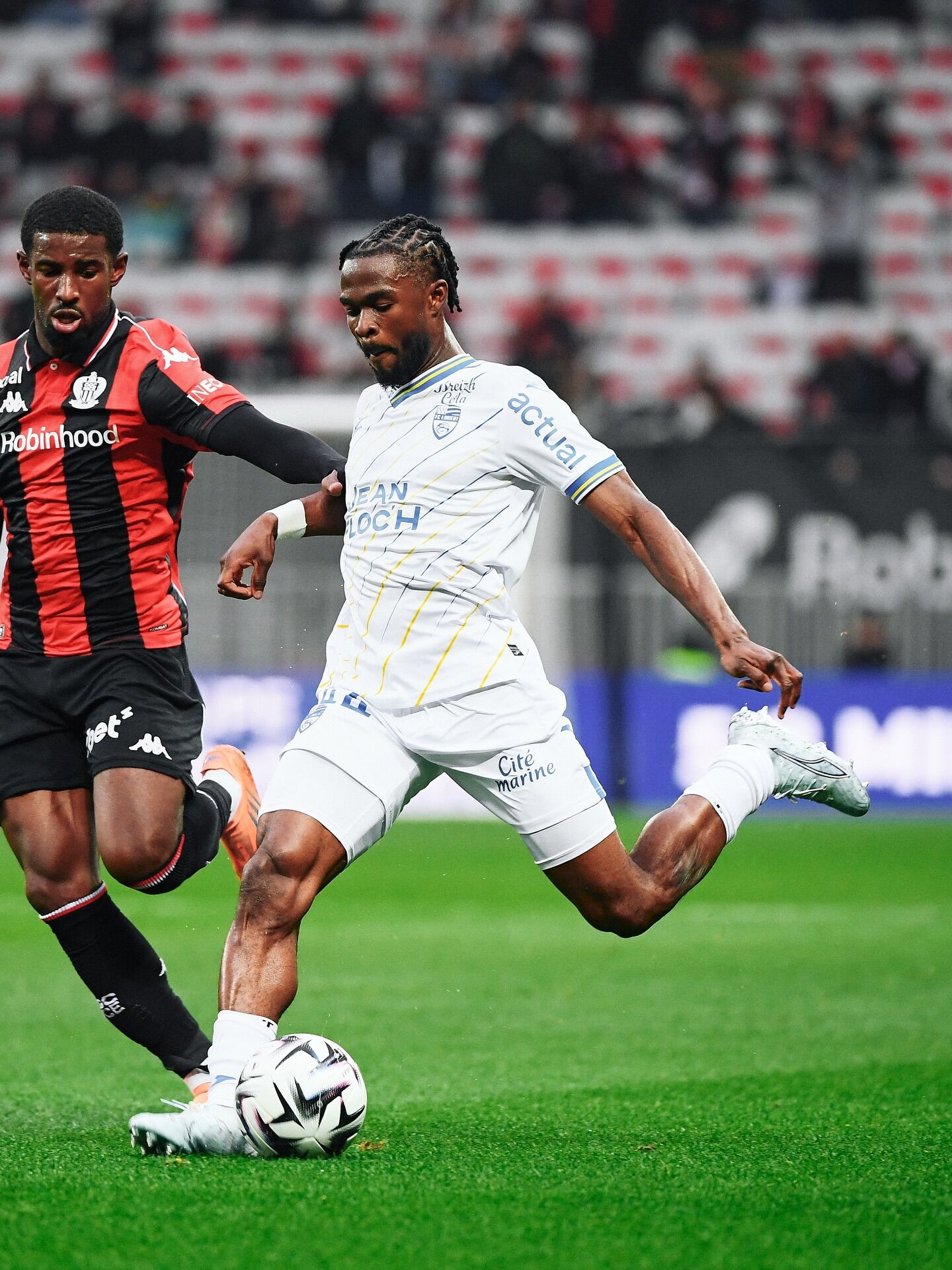 Besiktas Ve Trabzonspor Darlin Yongwa Icin Yarisiyor (2)