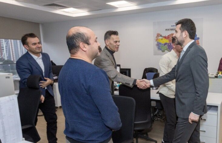 Bik Genel Muduru Cay Kurum Personeliyle Bayramlasti2