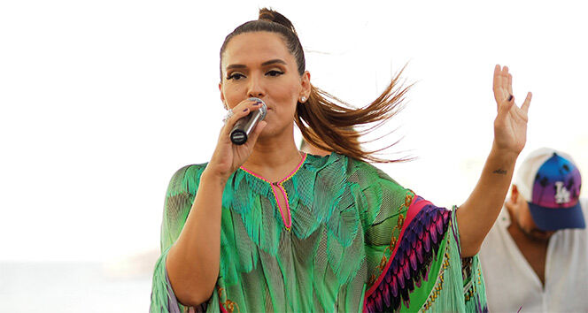 Burcu Gunesten Demet Akalina Sert Elestiriler (1)