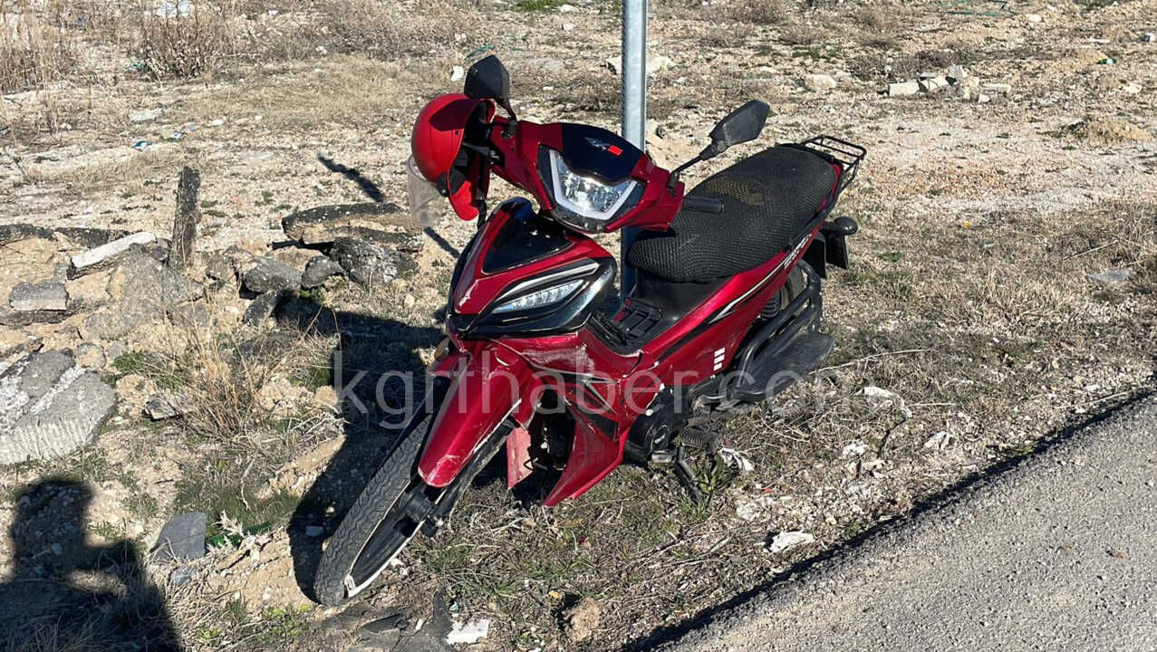 Cip Ile Carpisan Motosikletteki 3 Kisi Yaralandi2