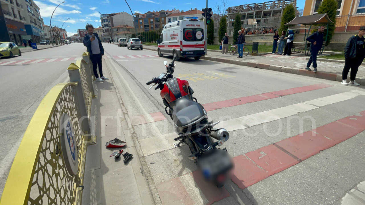 Cipe Arkadan Carpan Motosikletli Genc Yaralandi12