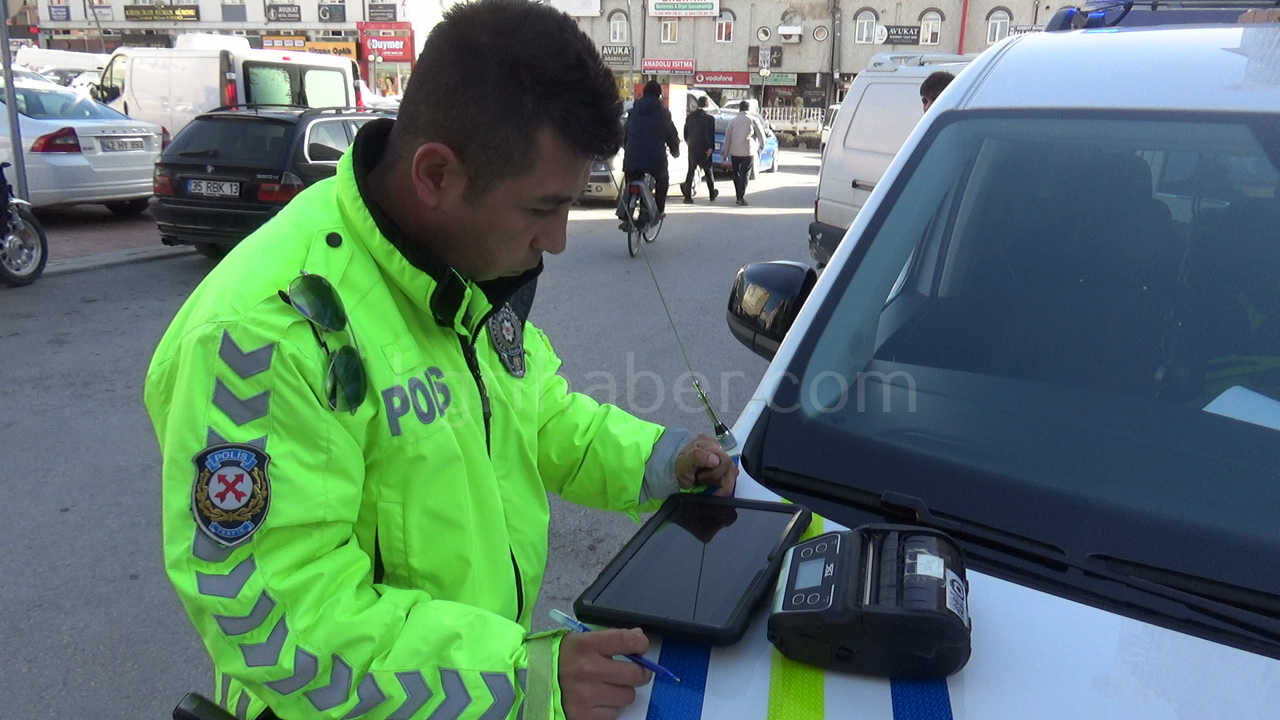 Ehliyeti Geri Alinan Surucu Kaza Yapti 200 Bin Lira Para Cezasi5