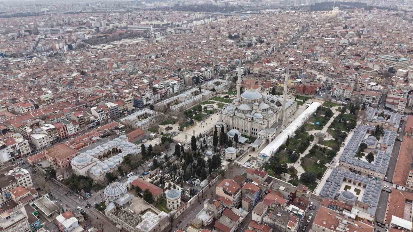 Ilber Ortayli Icin Cenaze Toreni Istanbulda Duzenleniyor (1)