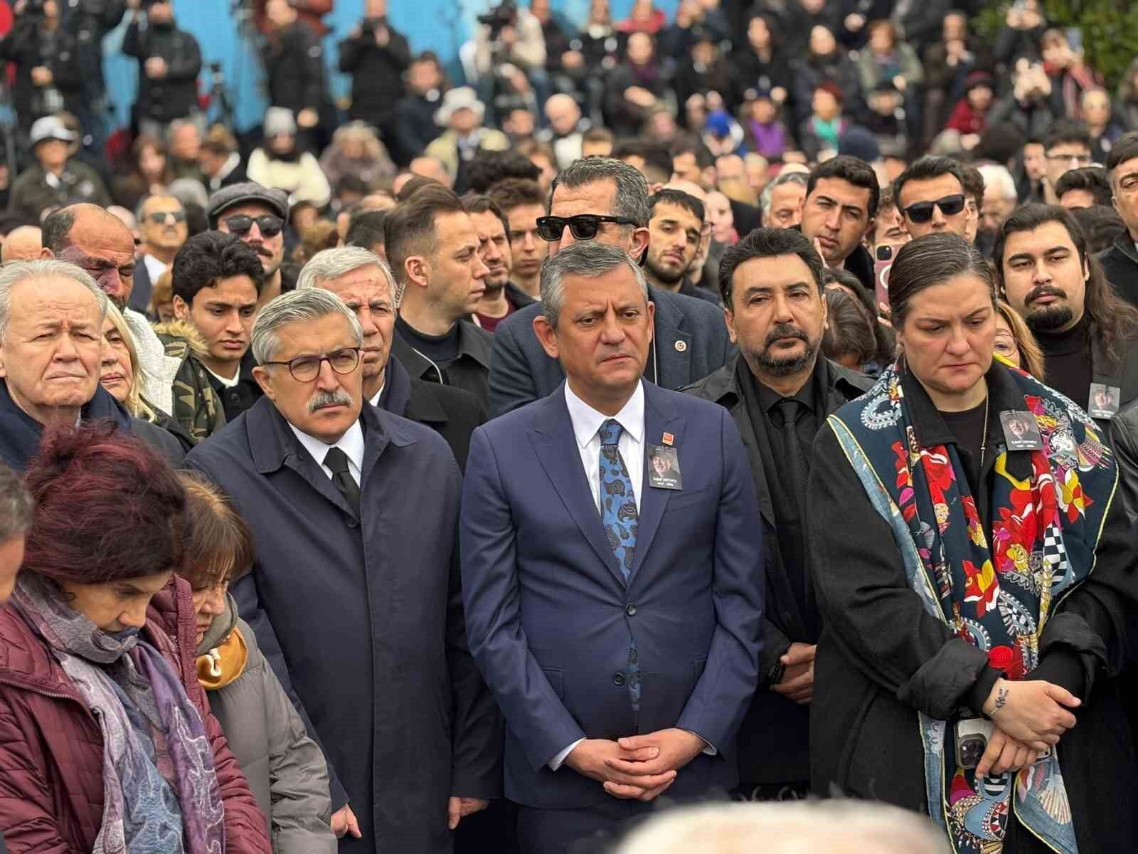 Ilber Ortayli Icin Cenaze Toreni Istanbulda Duzenleniyor (3)
