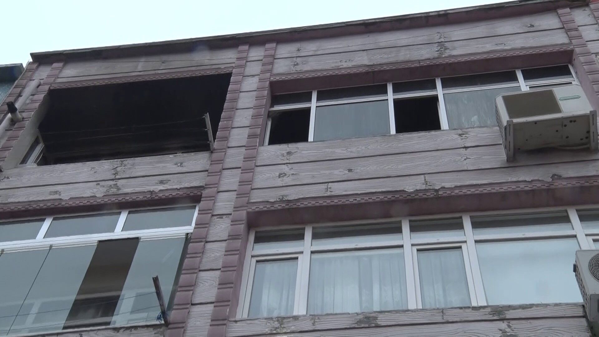 Istanbul Fatihte Feci Olay Esini Oldurup Evi Atese Verdi (1)