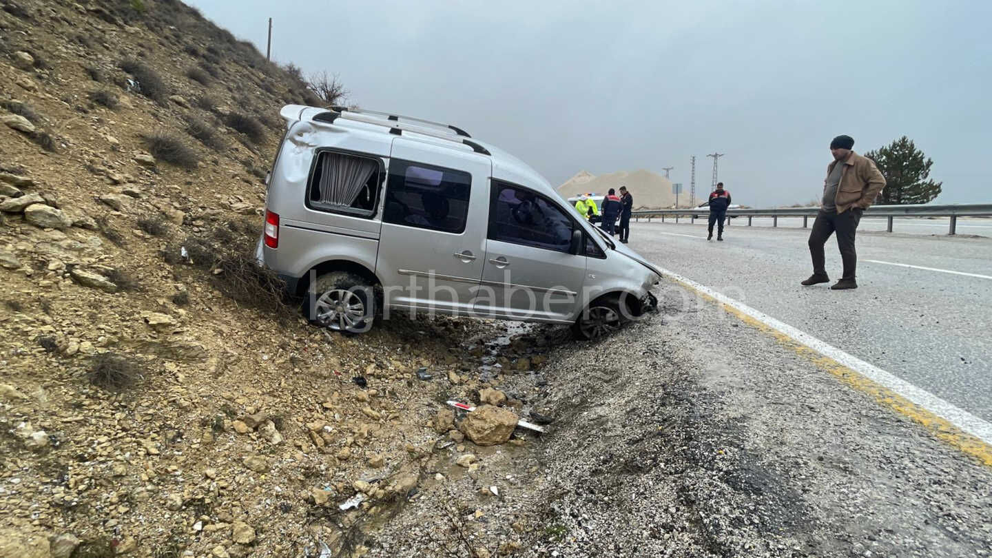 Karaman Mersin Karayolunda Kaza 1 Cocuk Yaralandi12