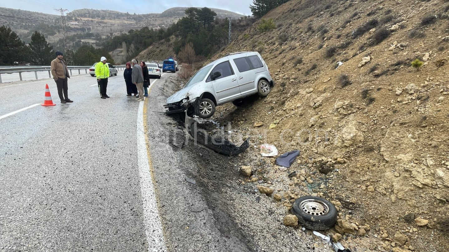 Karaman Mersin Karayolunda Kaza 1 Cocuk Yaralandi7