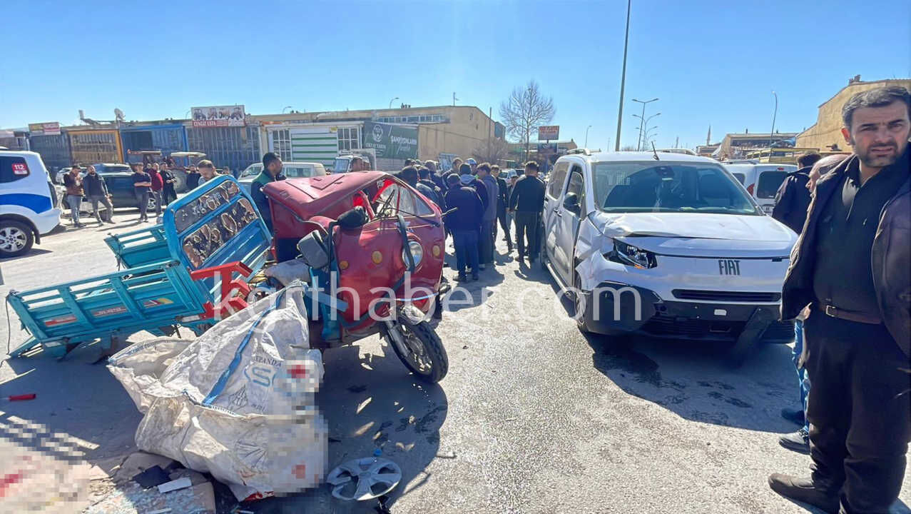 Karamanda 1 Kisinin Agir Yaralandigi Kaza Kamerada8