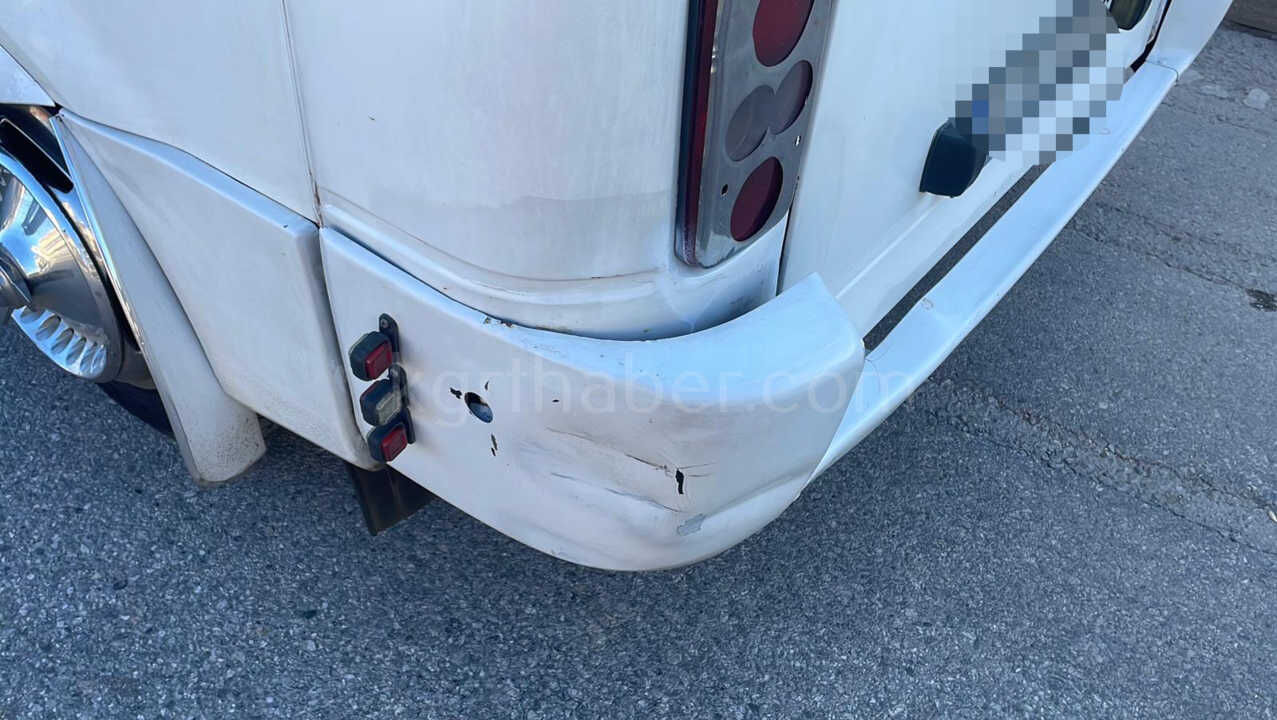 Karamanda 3 Aracli Kaza Otomobil Kaza Yerinden Gitti0