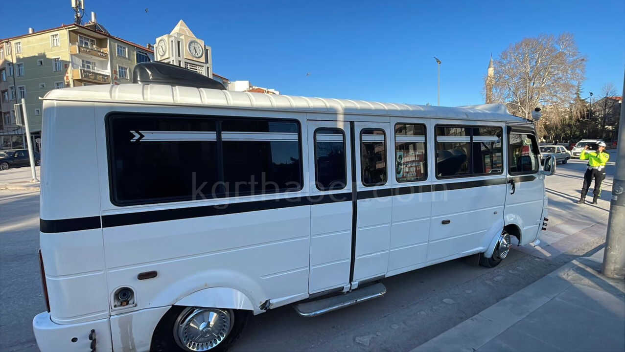 Karamanda 3 Aracli Kaza Otomobil Kaza Yerinden Gitti7