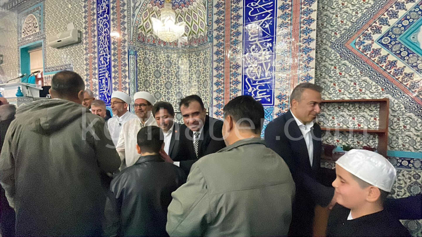 Karamanda Bayram Namazi Sonrasi Bayramlasma Merasimi10