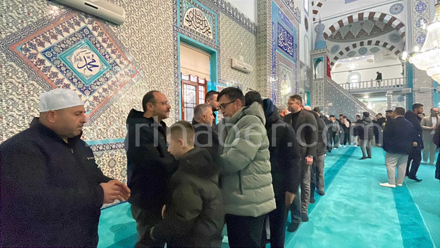 Karamanda Bayram Namazi Sonrasi Bayramlasma Merasimi12