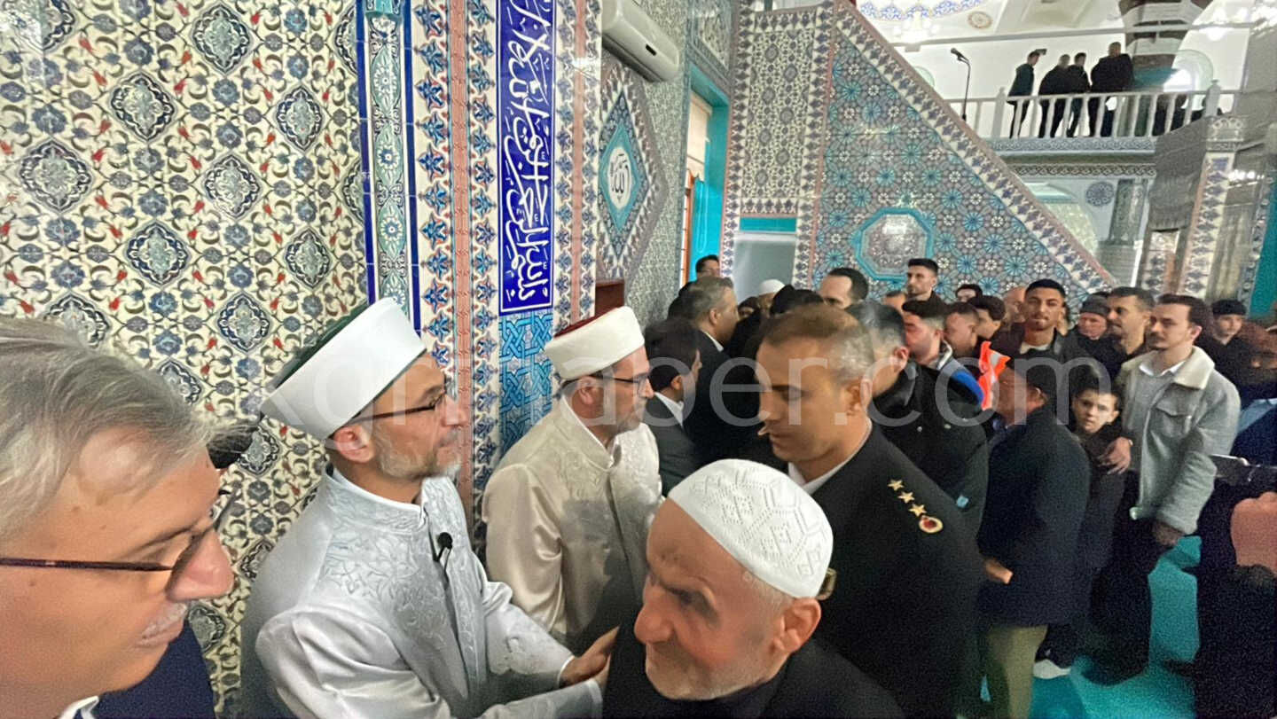 Karamanda Bayram Namazi Sonrasi Bayramlasma Merasimi4