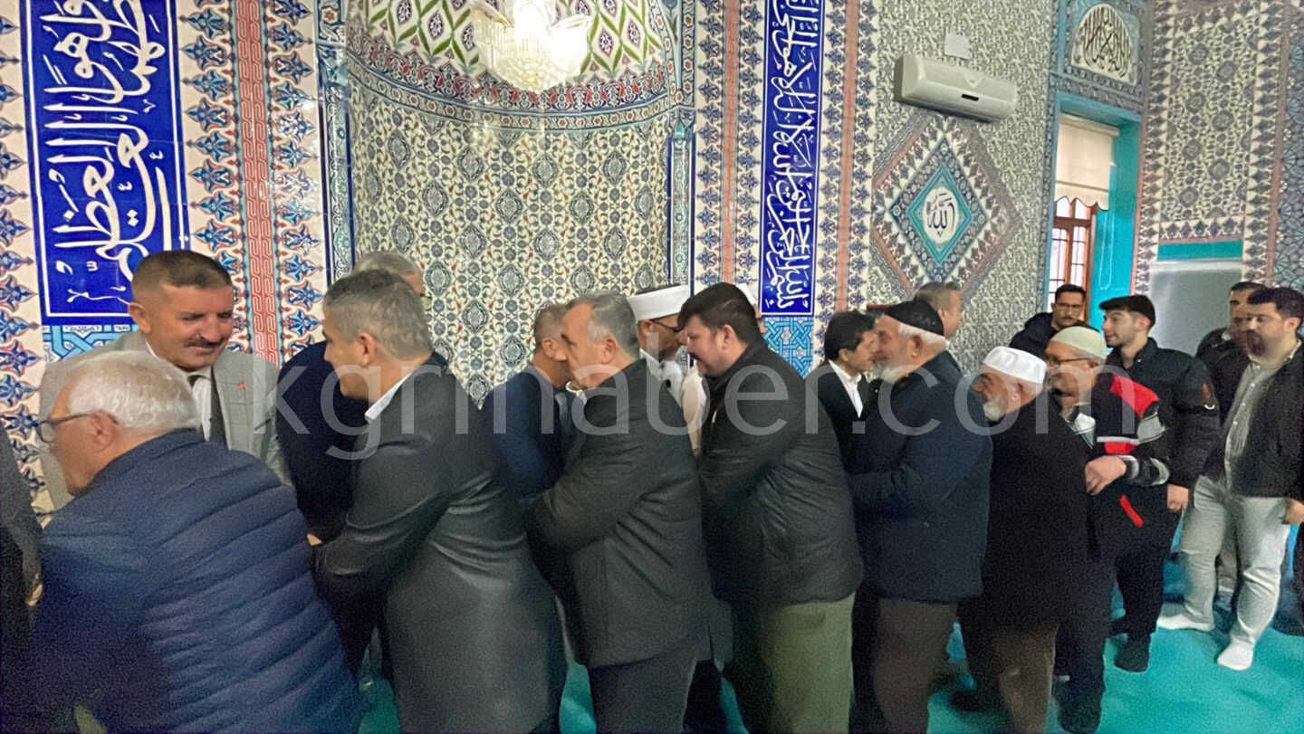 Karamanda Bayram Namazi Sonrasi Bayramlasma Merasimi6