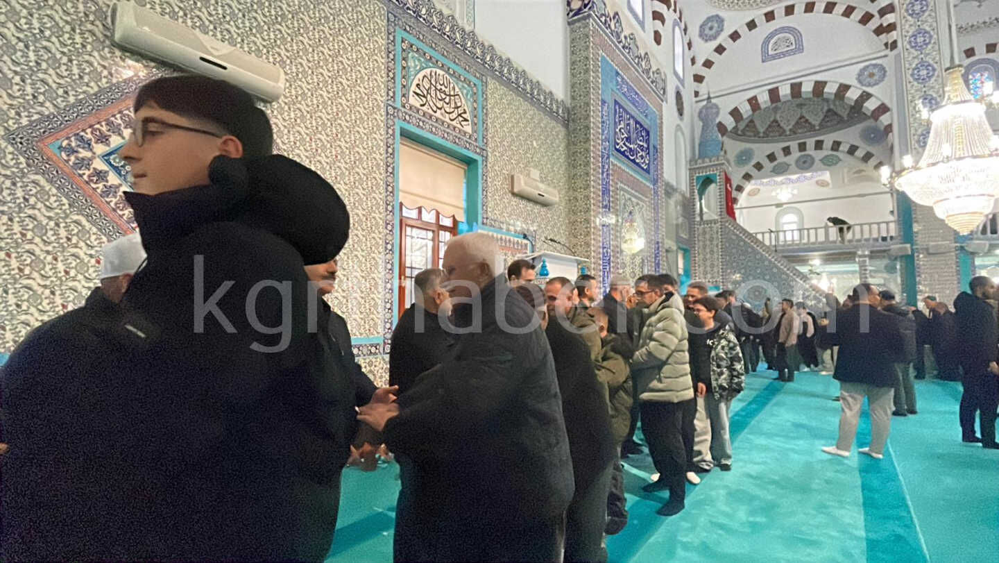 Karamanda Bayram Namazi Sonrasi Bayramlasma Merasimi8