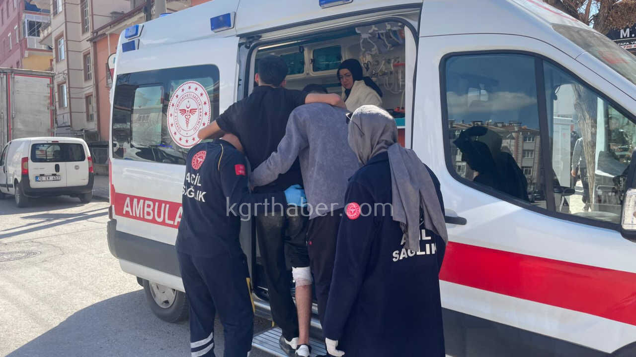 Karamanda Bicakli Kavga 1 Genc Yarali0