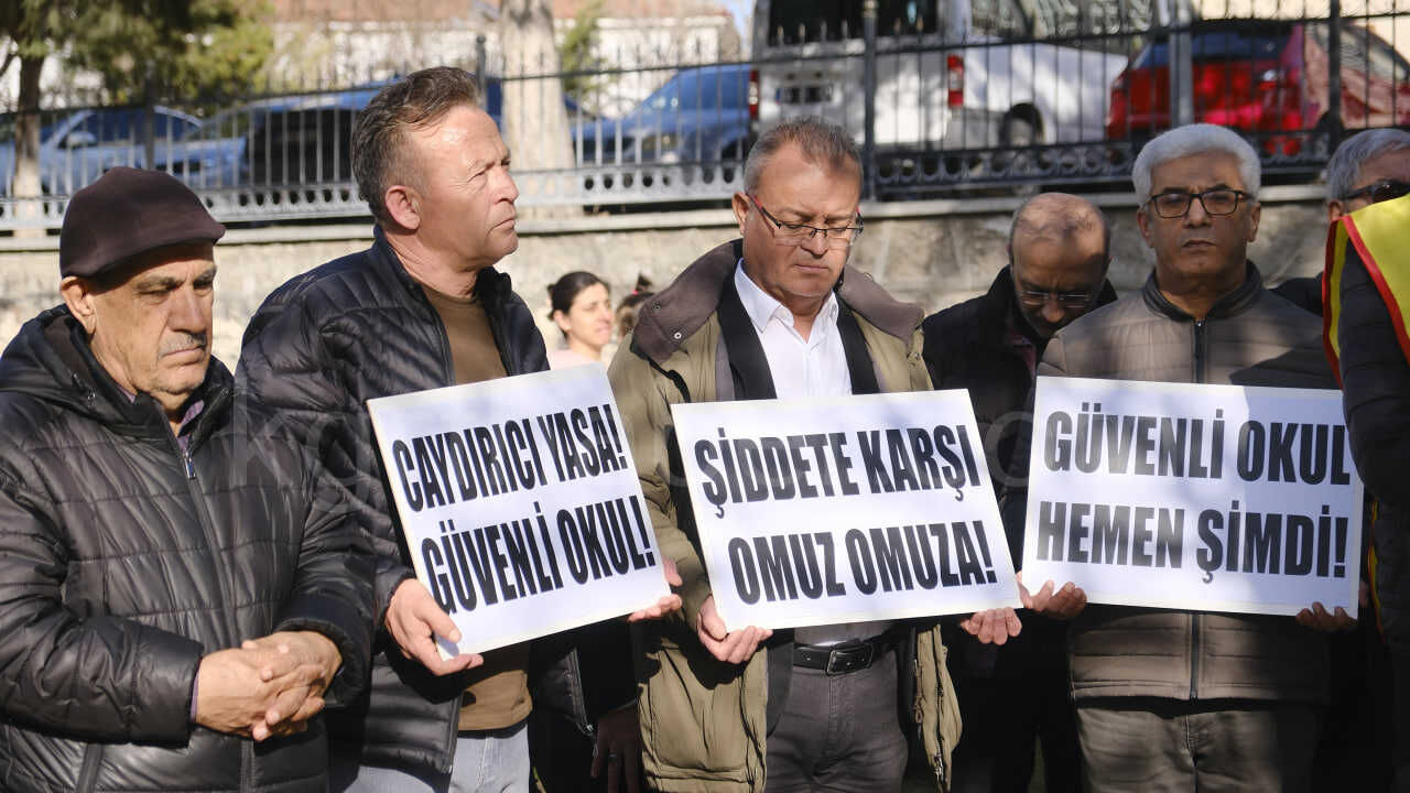 Karamanda Egitim Sendikalarindan Ortak Tepki Okulda Siddete Hayir0