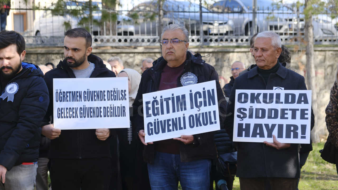 Karamanda Egitim Sendikalarindan Ortak Tepki Okulda Siddete Hayir1