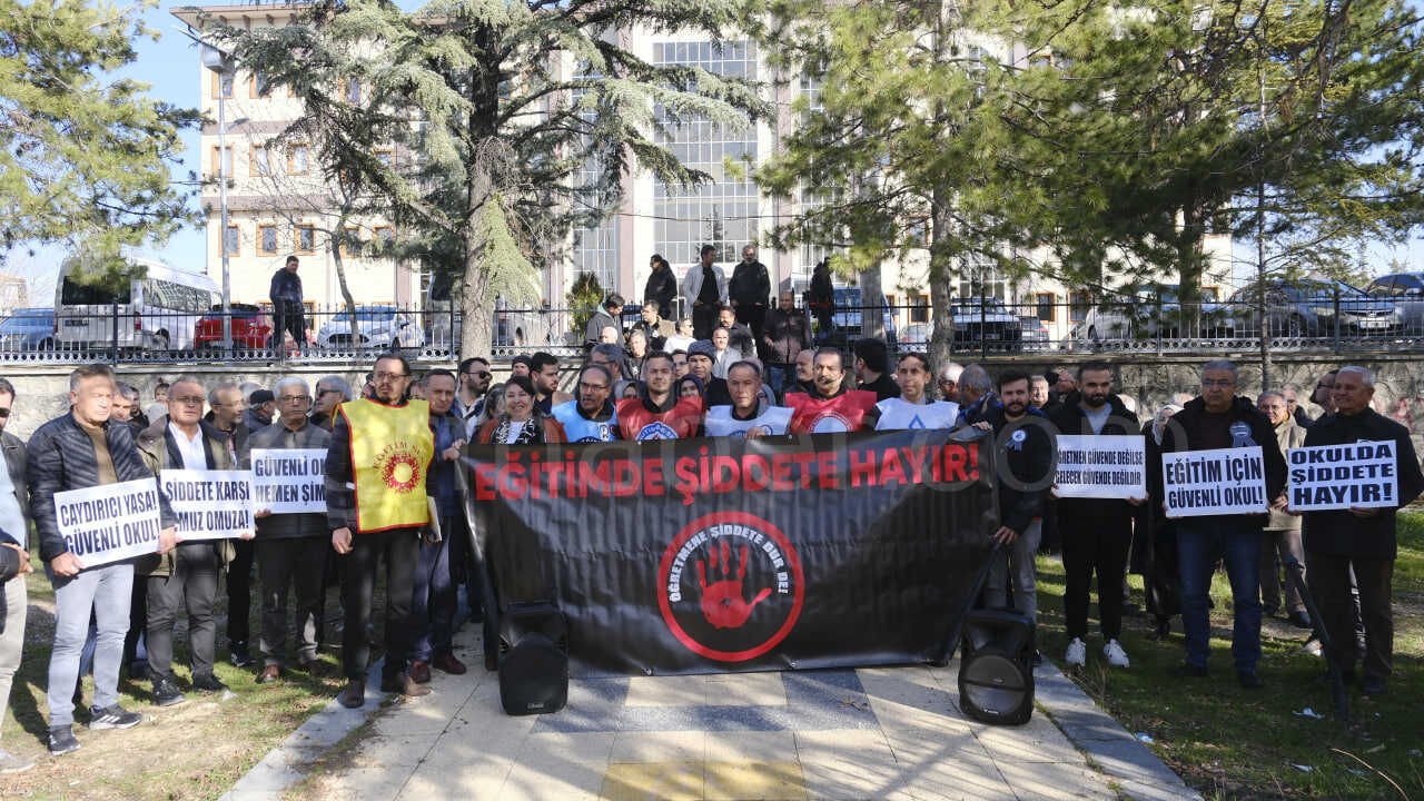 Karamanda Egitim Sendikalarindan Ortak Tepki Okulda Siddete Hayir3