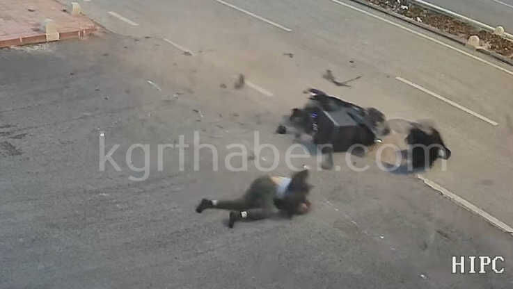 Karamanda Feci Kaza Ani Kamerada Yaya Havada Savruldu 2 Yarali1