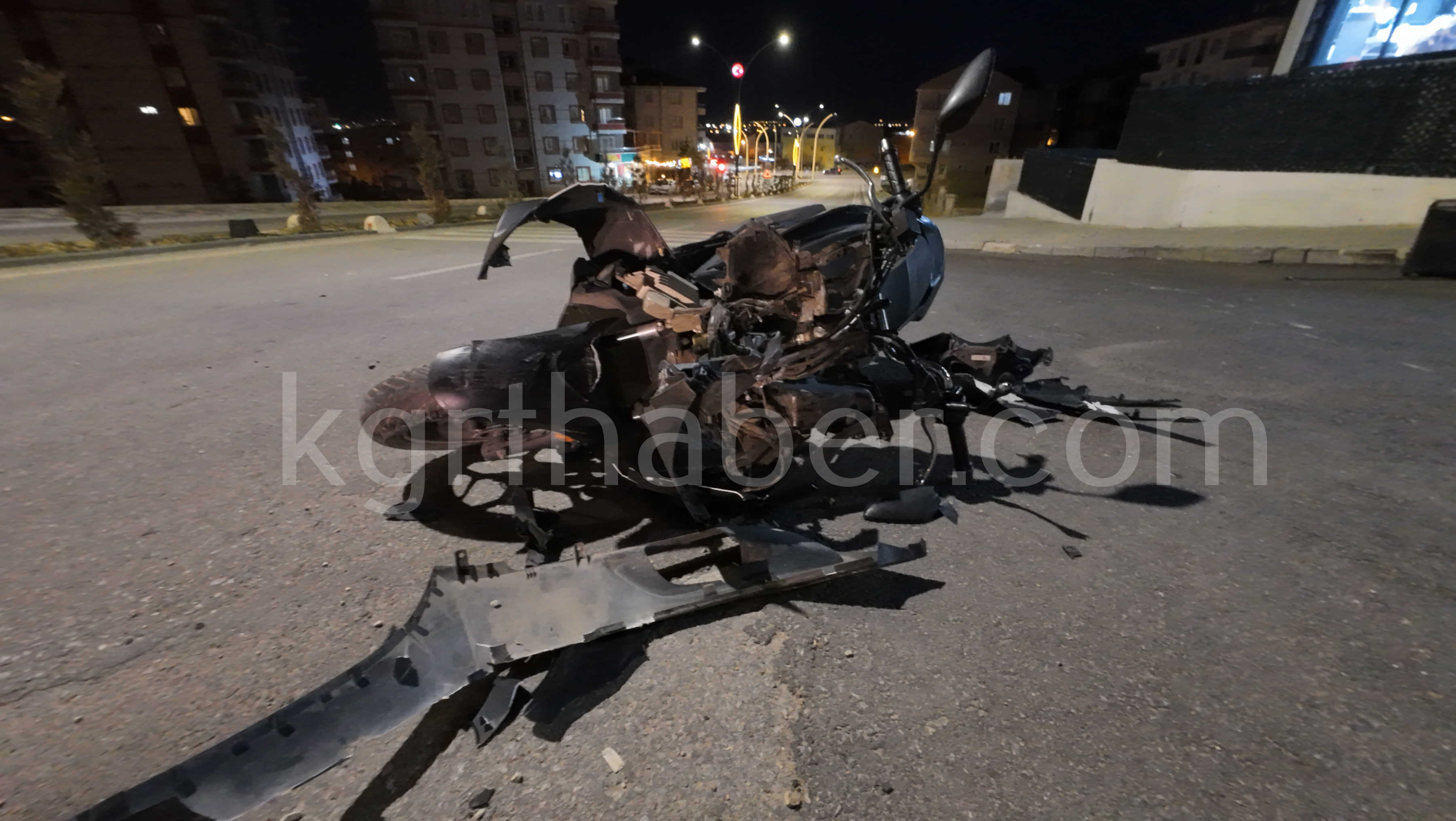 Karamanda Feci Kaza Ani Kamerada Yaya Havada Savruldu 2 Yarali6