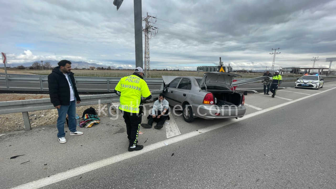 Karamanda Feci Kaza Arac Bariyerlere Saplandi2