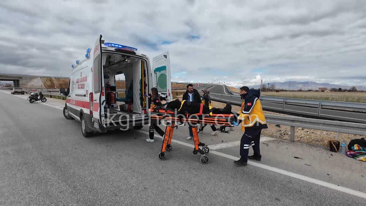 Karamanda Feci Kaza Arac Bariyerlere Saplandi21