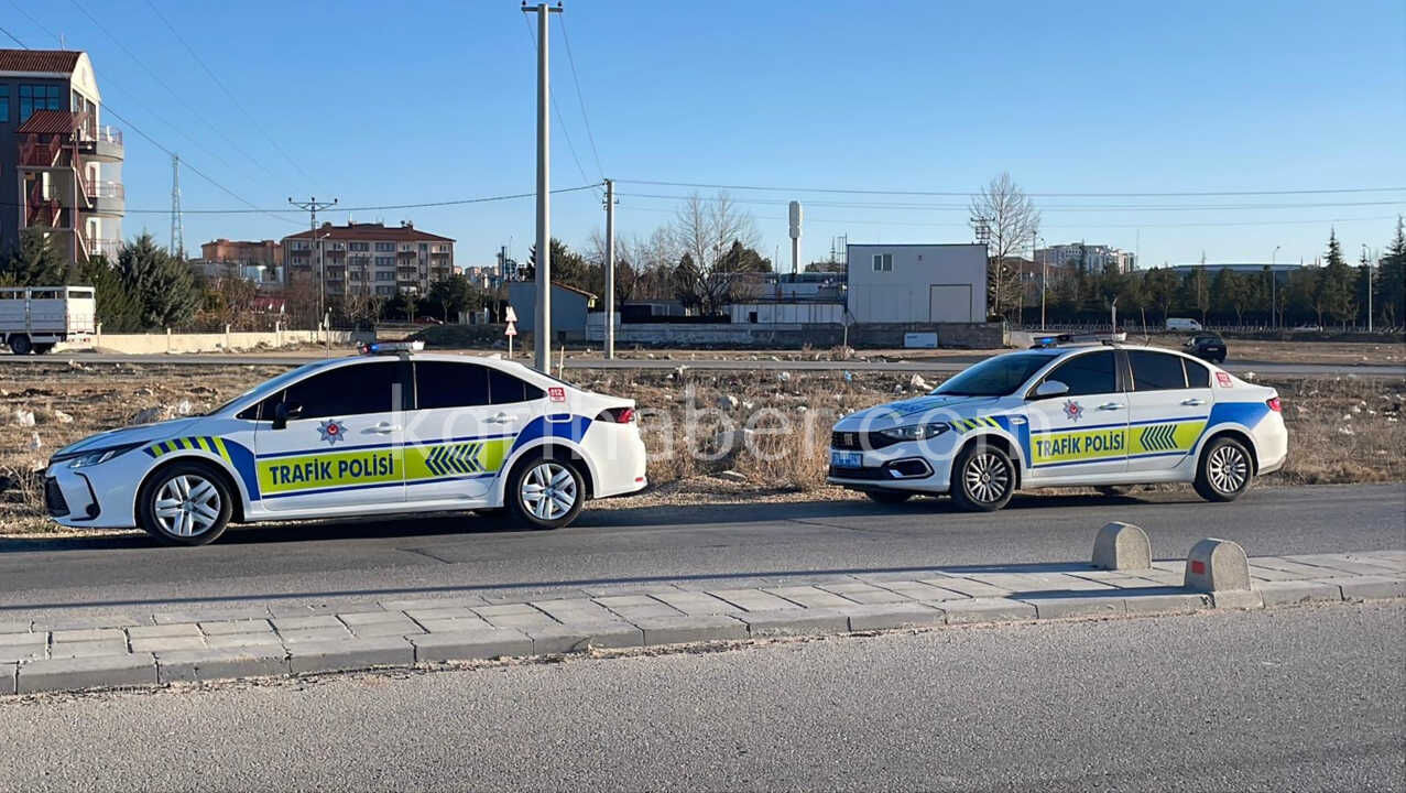 Karamanda Hafif Ticari Arac Yoldan Cikti Surucu Yaralandi11